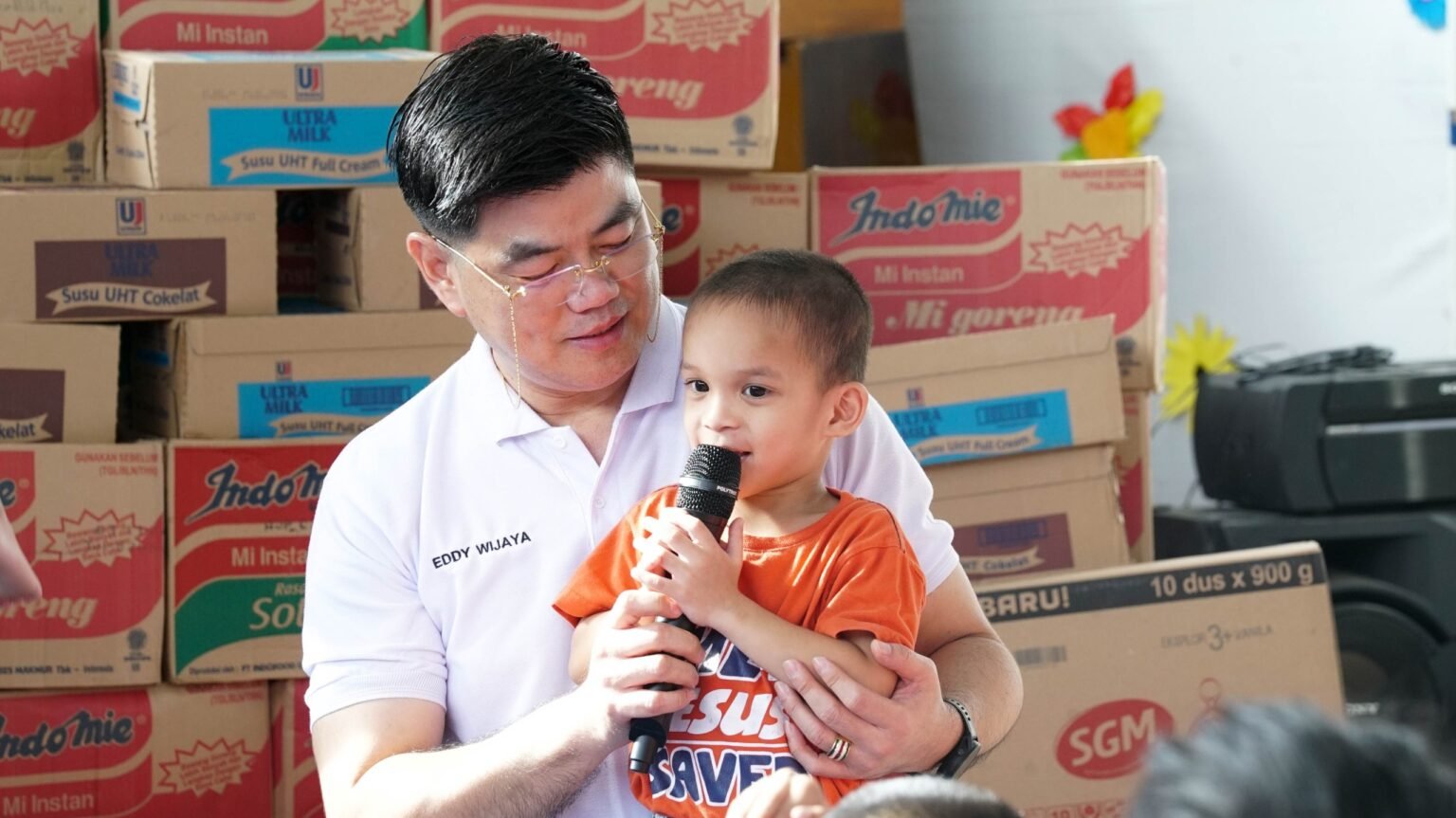 Bakti Sosial ke Panti Asuhan Pondok Si Boncel. (Foto: EdShareOn.com)