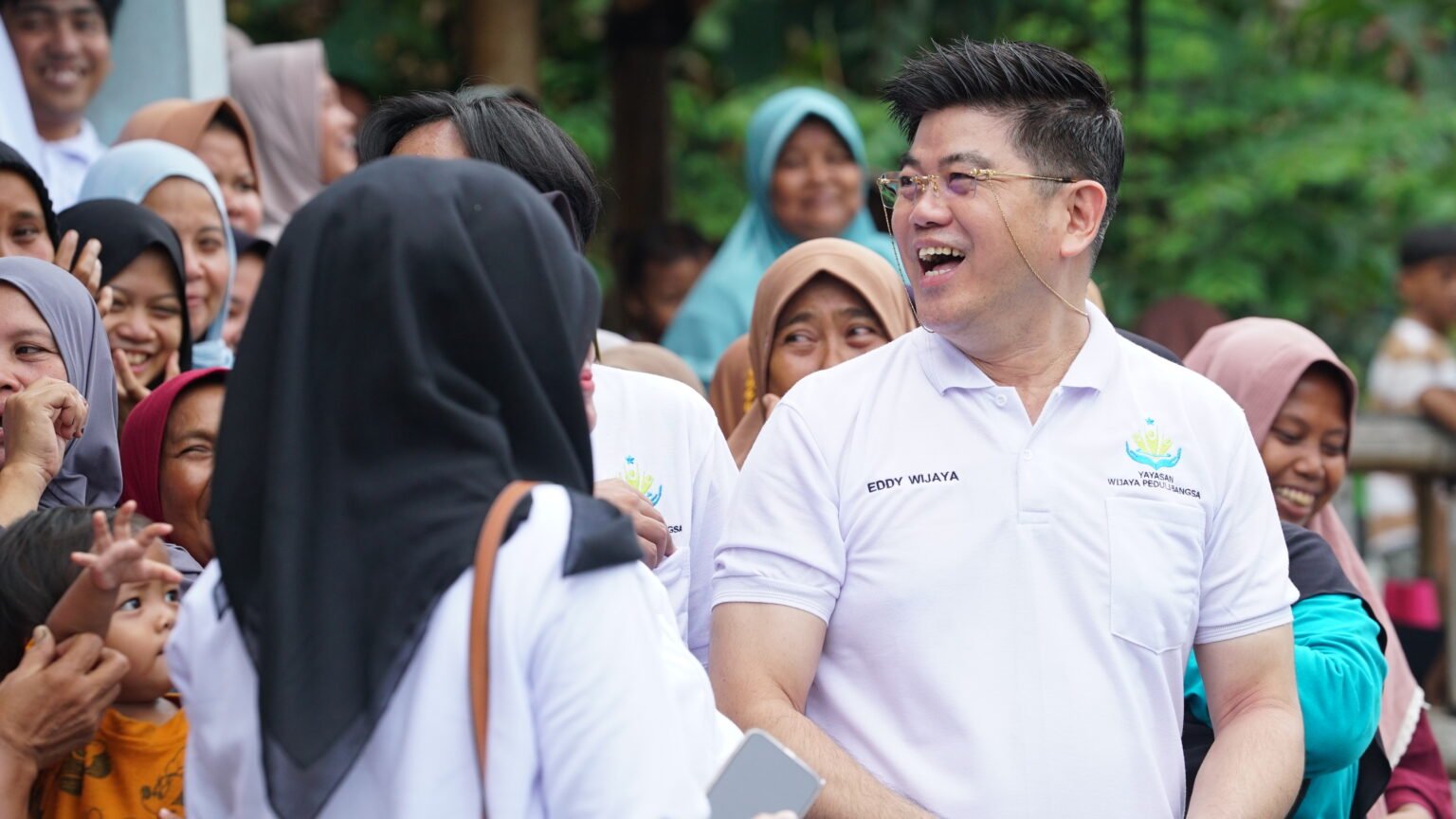 Bakti sosial Yayasan Wijaya Peduli Bangsa di Bantar Gebang. (Foto: EdShareOn.com)